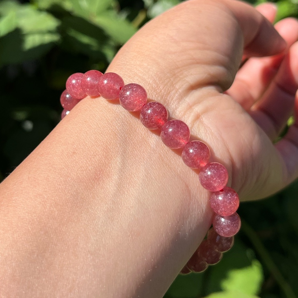 8mm stretchable pink sparkling strawberry Quartz bracelet